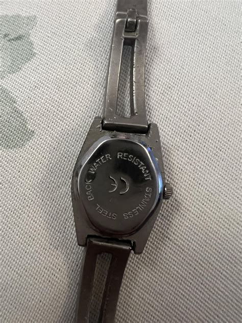 how to tell if chanel watch is real